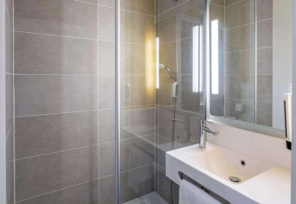 Shower, towels, soap, shampoo