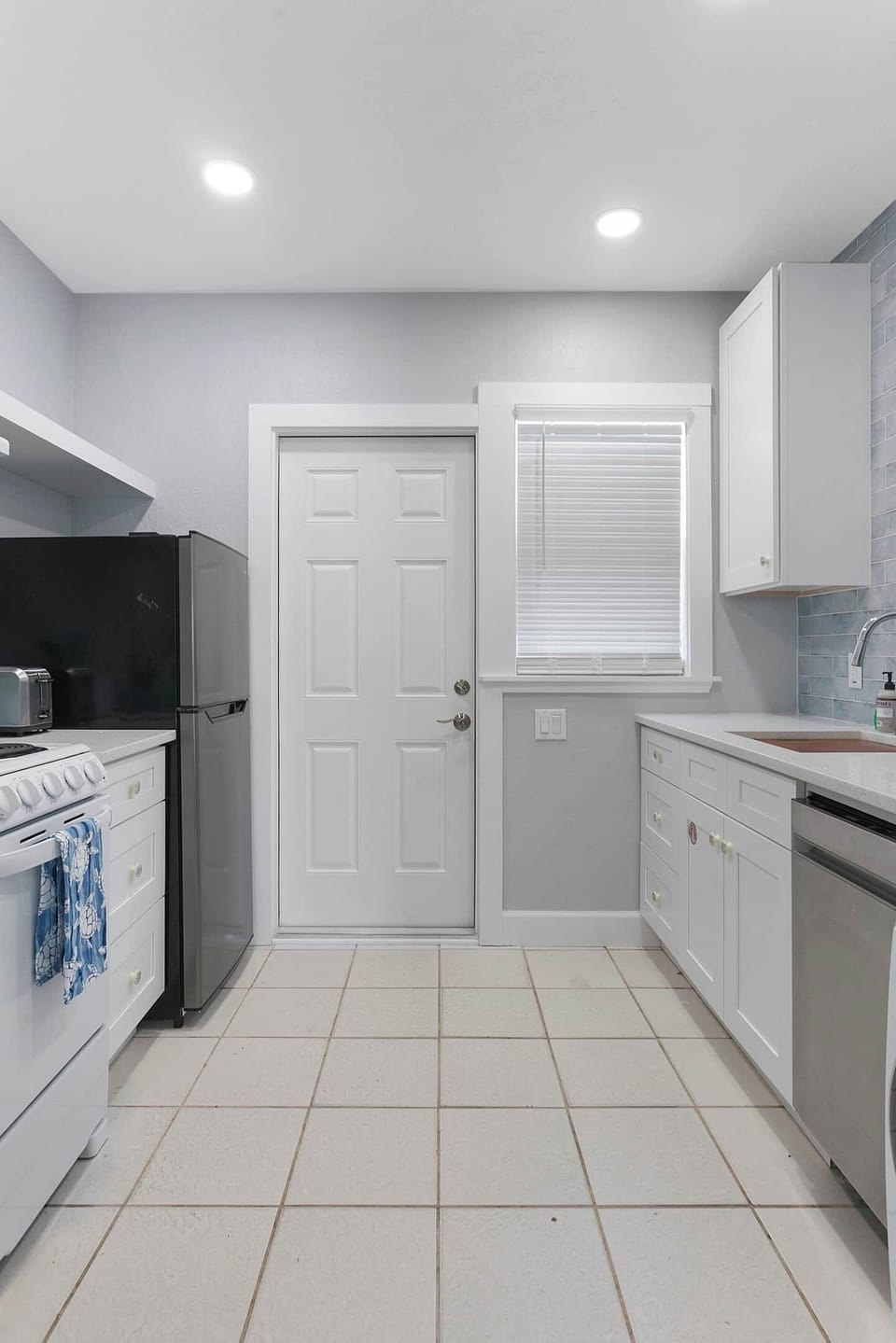 Fully equipped kitchen with apartment-size appliances.  Kitchen sink, dishwasher, coffee maker, Keurig coffee maker, dishwasher, clothes washer, dryer, 4 burner range/oven, and refrigerator.  The back door to the kitchen leads out to your private fen