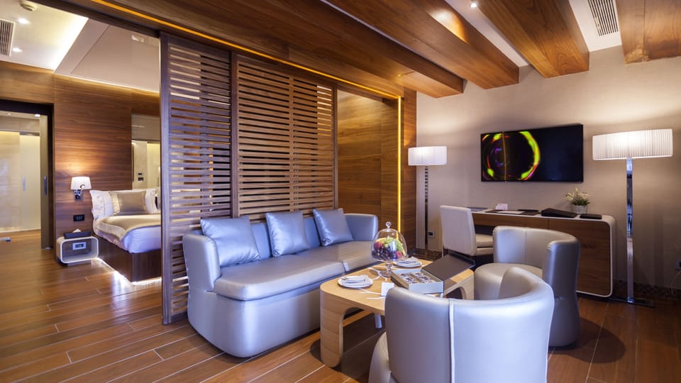 The Signature Villa | Minibar, in-room safe, soundproofing, free WiFi