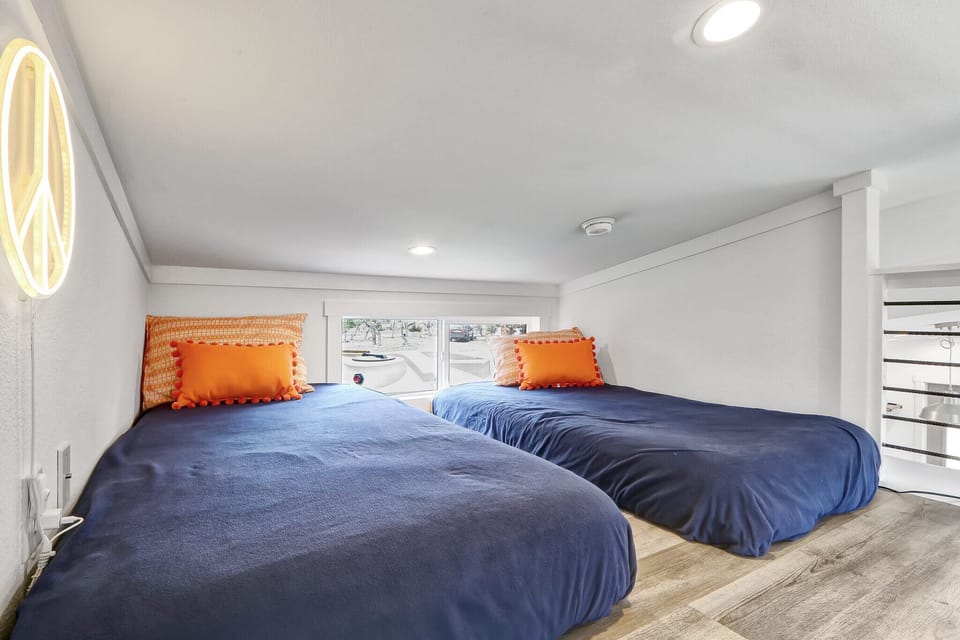 Upstairs loft with two twin beds