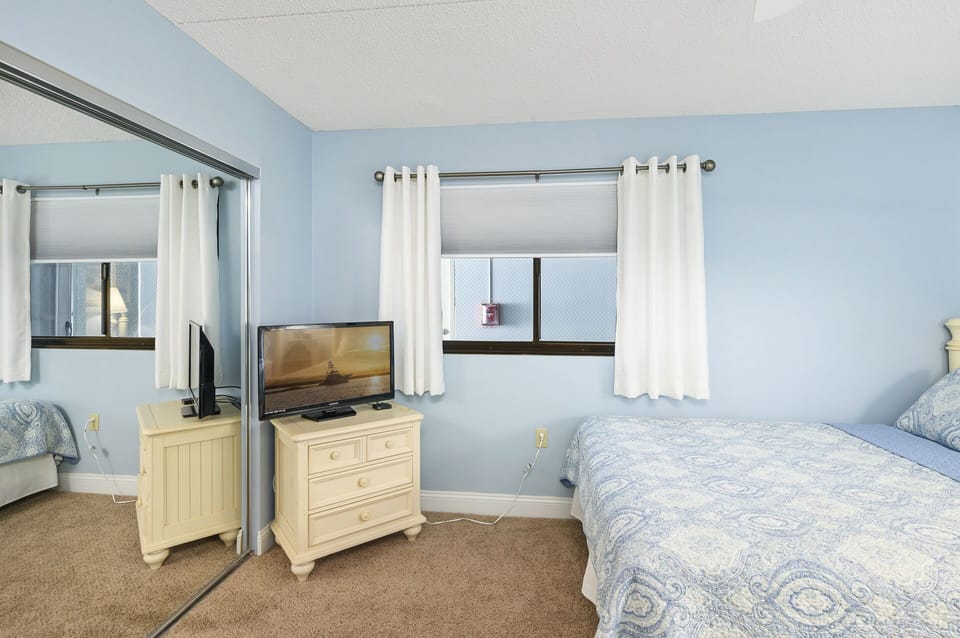 Sink into the plush Full Beds & catch your favorite shows on the Flat Screen TV!