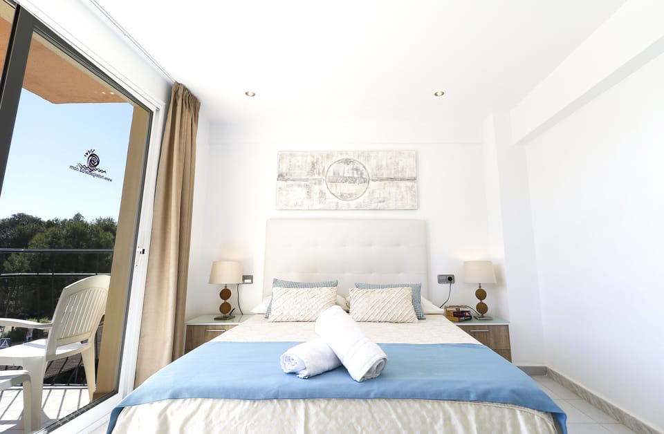 Premium Double or Twin Room, 1 Bedroom | 1 bedroom, minibar, individually decorated, individually furnished