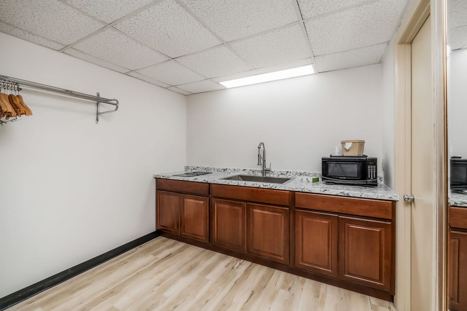 Full-size fridge, microwave, coffee/tea maker, freezer