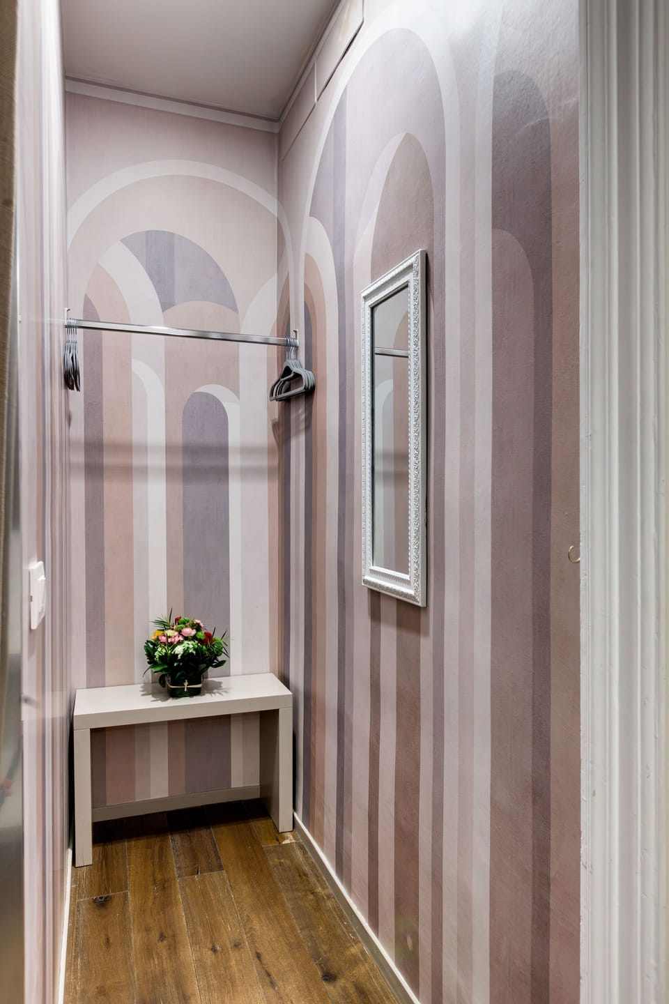 Deluxe Suite, City View | Wardrobe