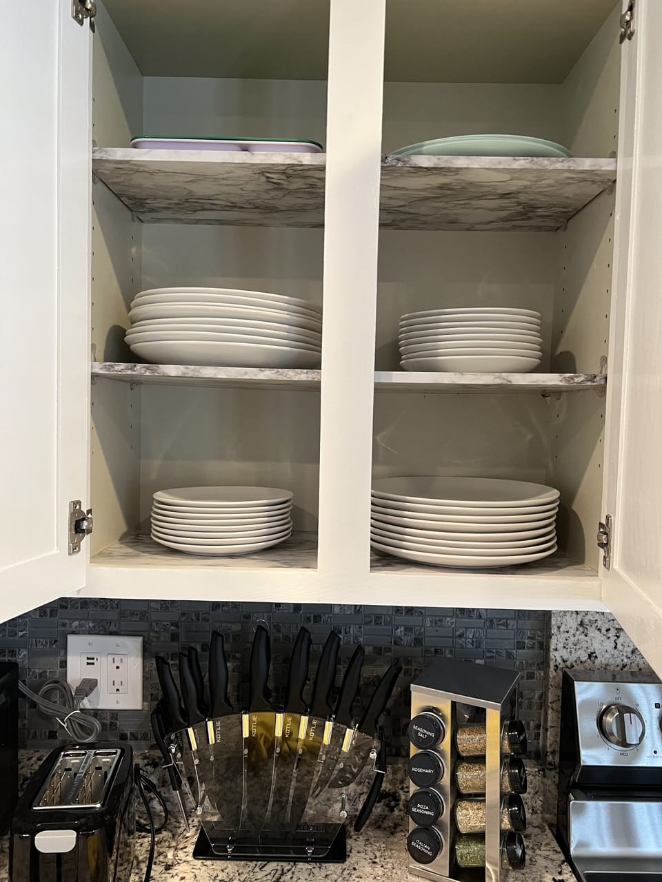 Dinnerware set, kitchen supplies