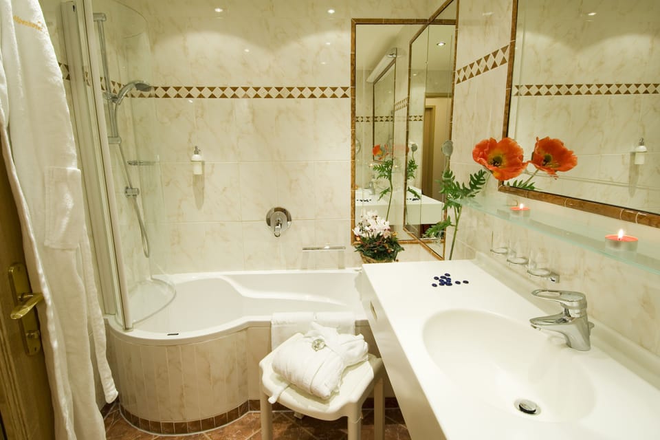 Superior Double Room, Balcony | Bathroom | Hair dryer, bathrobes, towels