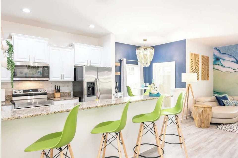 Fully stocked kitchen!