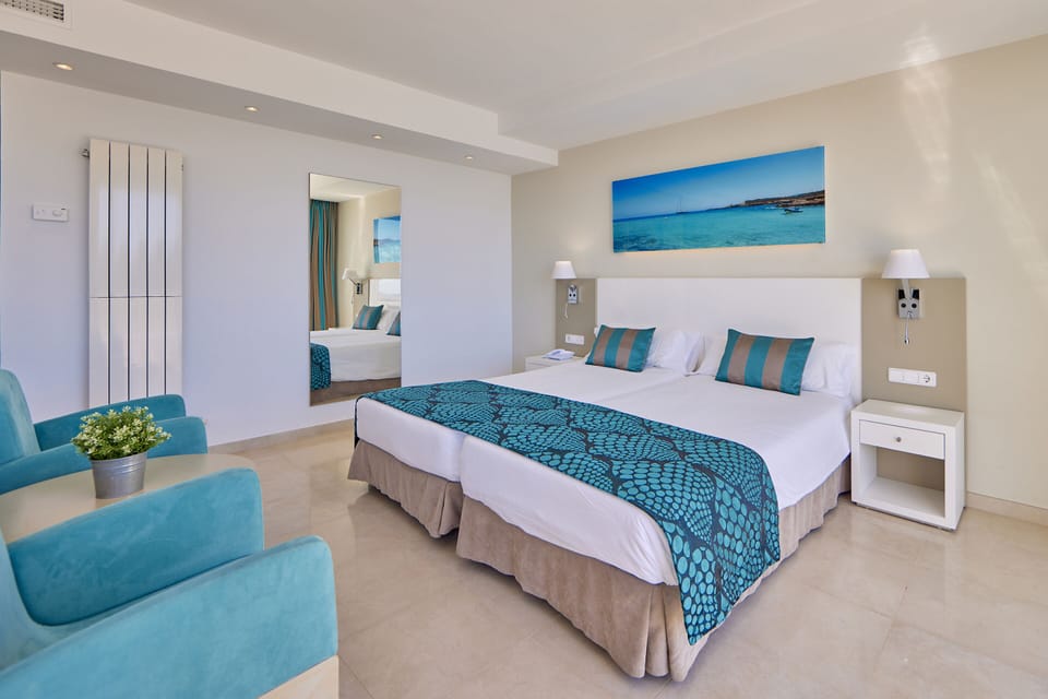 Junior Suite, Sea View, Terrace | In-room safe, desk, laptop workspace, free WiFi