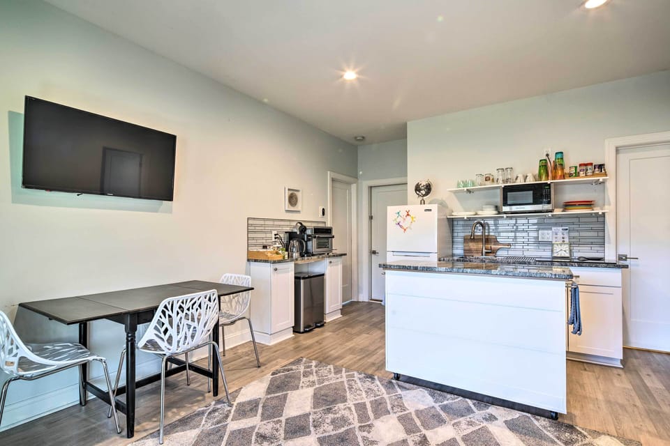 Living Area | Kitchen