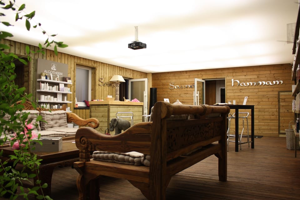 Sauna, steam room, body treatments, body wraps, body scrubs, facials