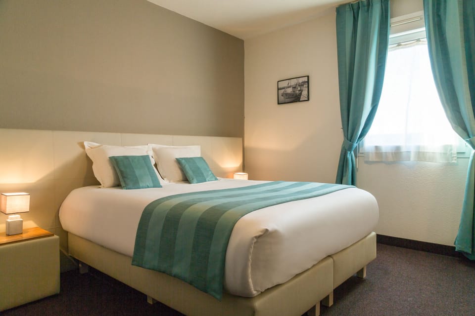 Double Room | Soundproofing, free WiFi, bed sheets, wheelchair access