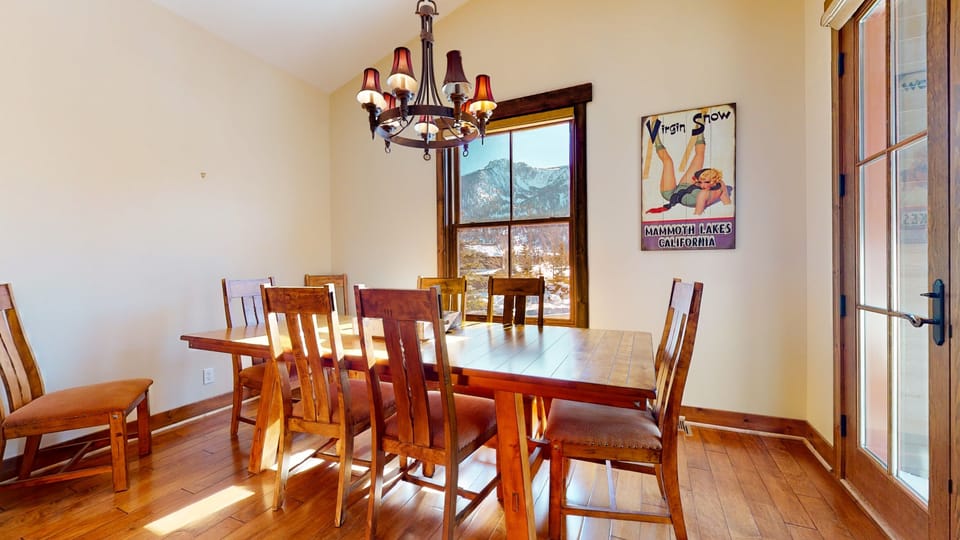 Dining Room, Dining Table, Table, Furniture, Indoors