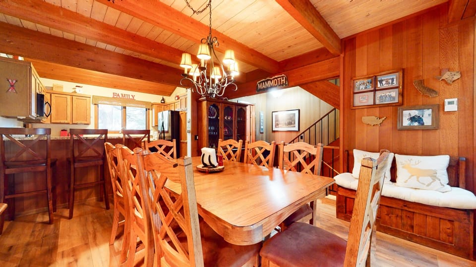 Dining Room, Dining Table, Table, Furniture, Indoors