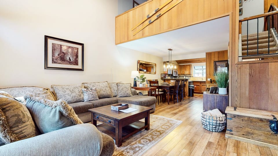 Home Decor, Building, Furniture, Indoors, Living Room