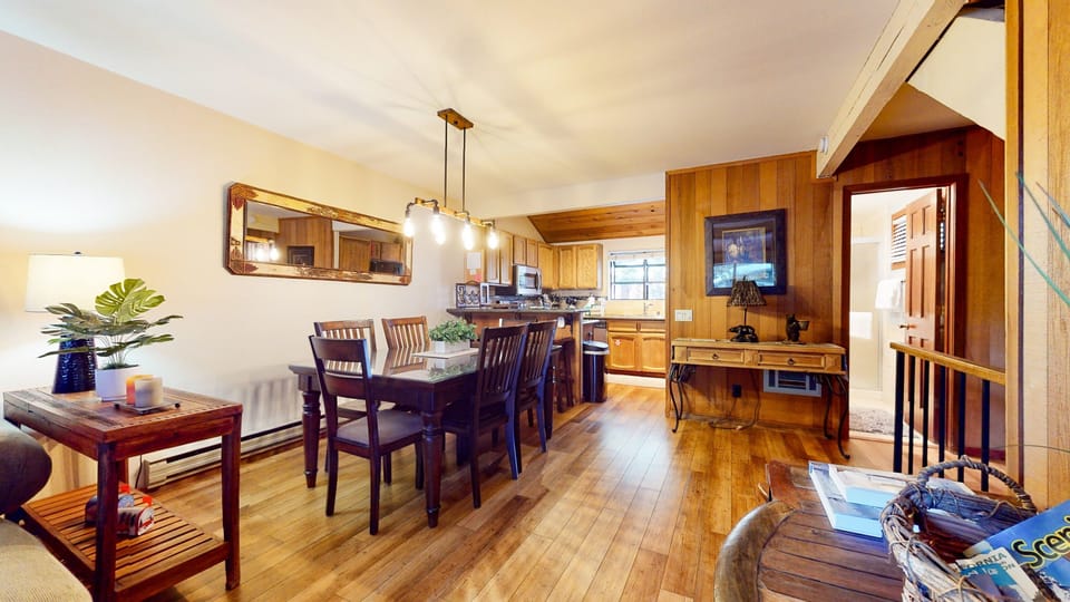 Hardwood, Indoors, Flooring, Floor, Dining Room