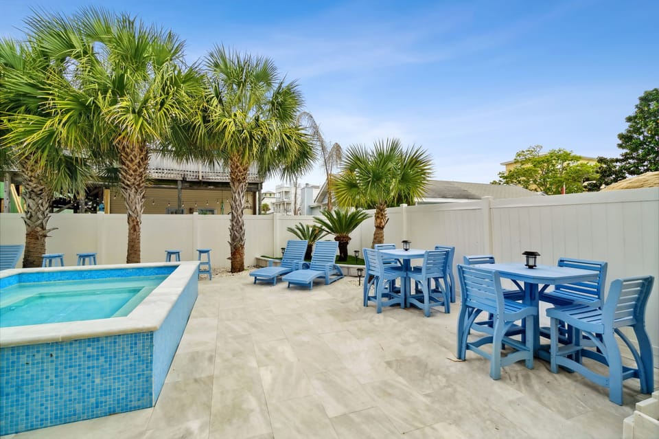  Pool area 