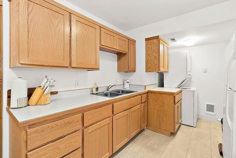 Full kitchen