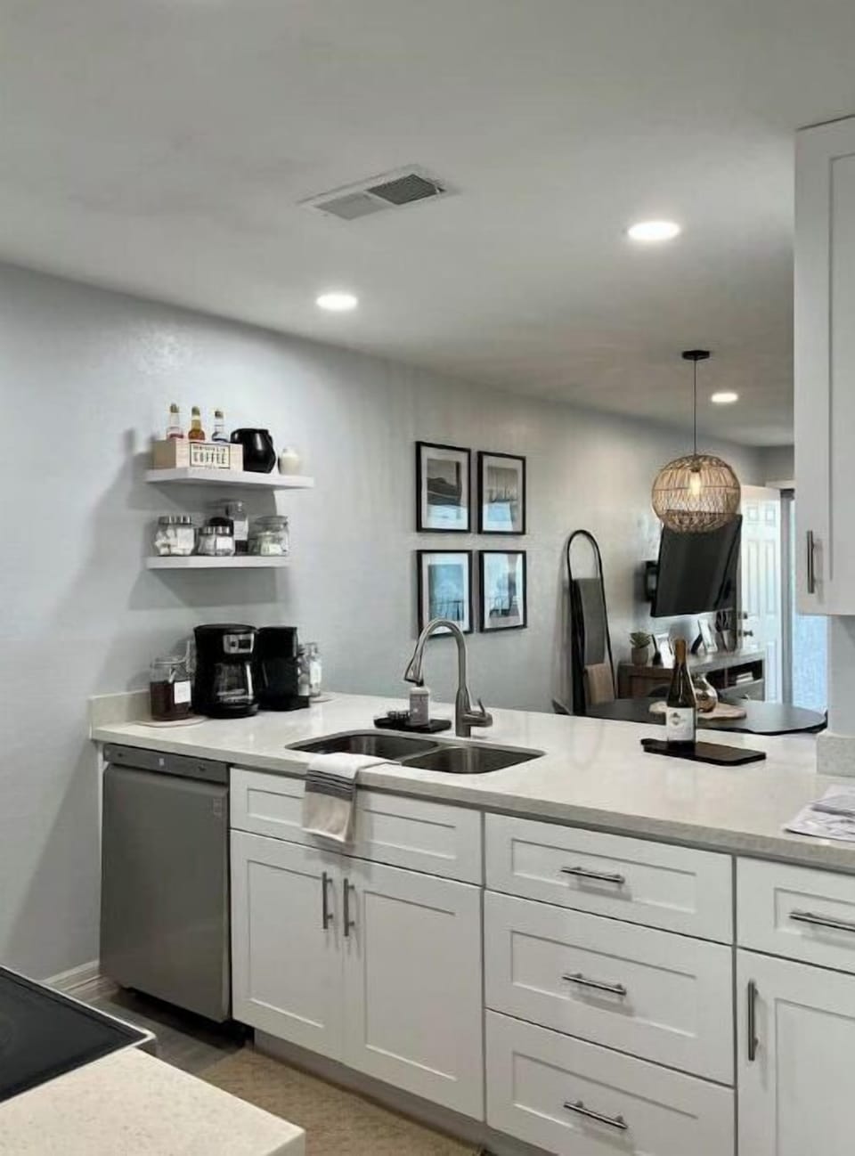 Open-concept kitchen that looks out to the view