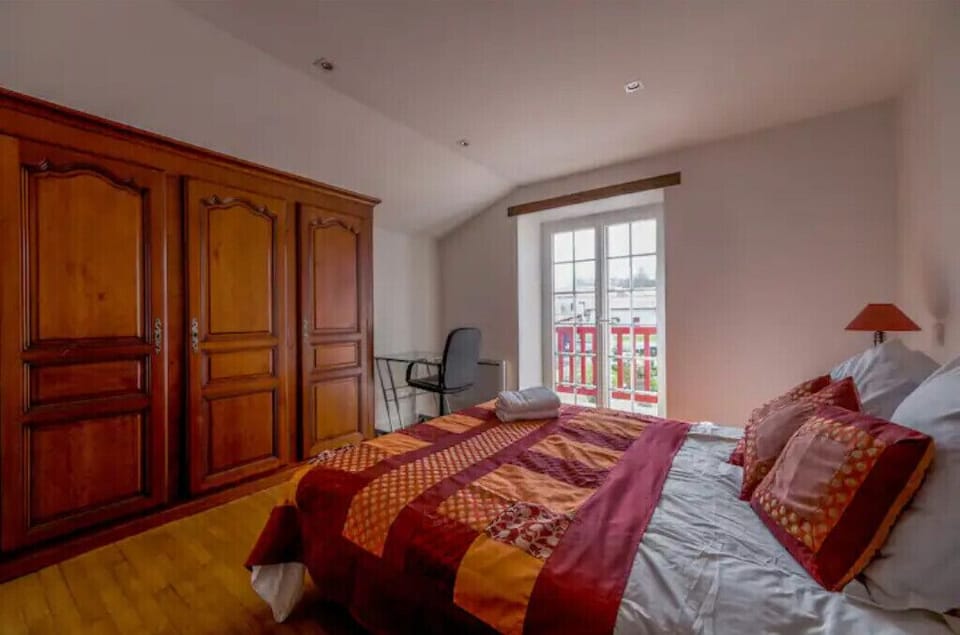 160 cm bed with balcony