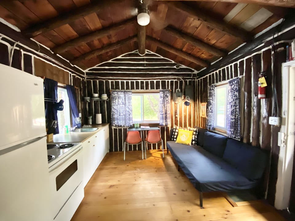 Cabin view - Kitchen and seating area