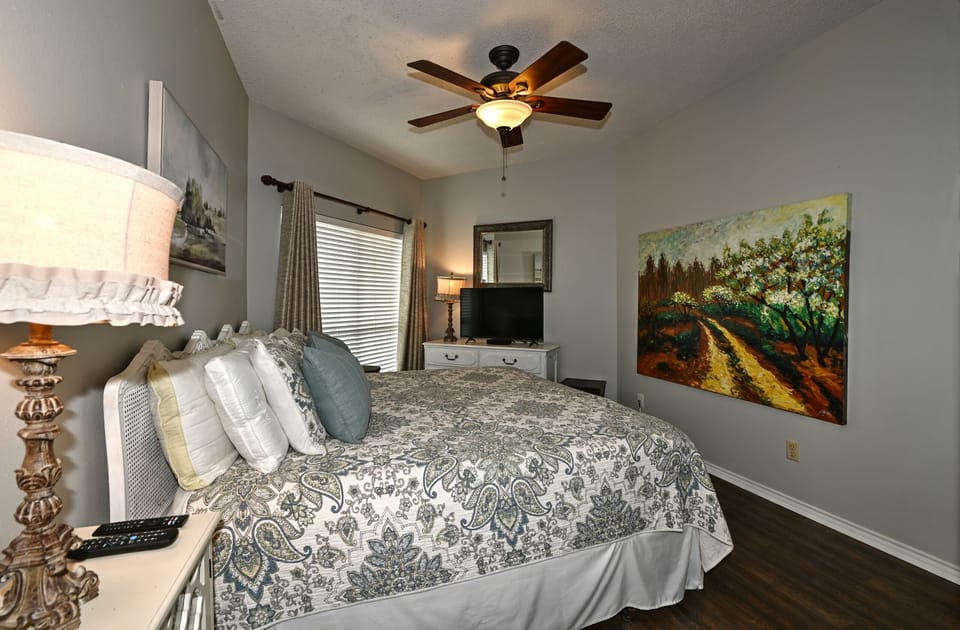 Master Bedroom (2)