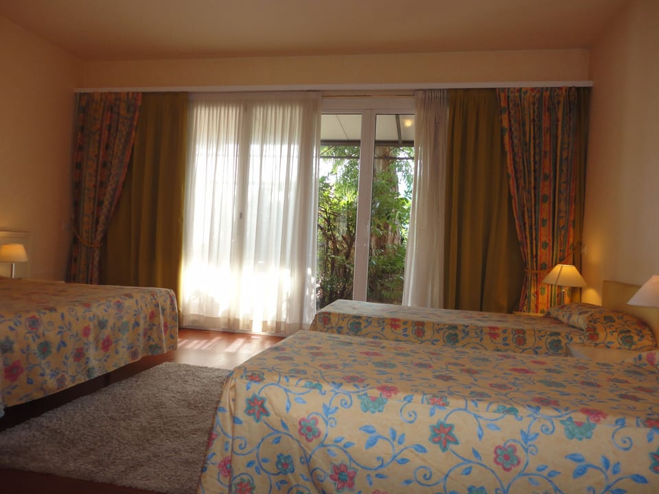 Quadruple Room, Patio | Desk, laptop workspace, soundproofing, rollaway beds