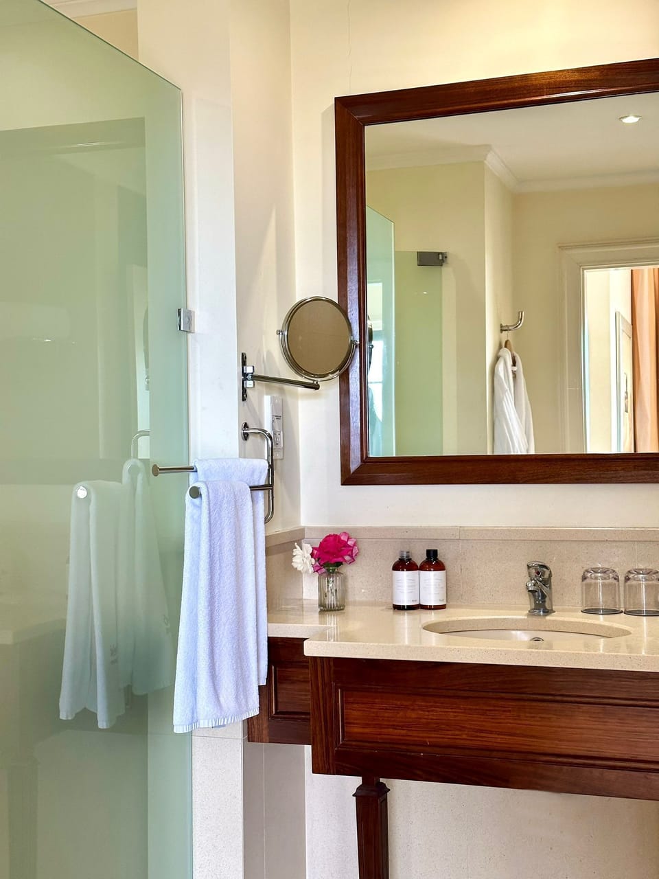Double Room (Panoramic) | Bathroom | Free toiletries, hair dryer, bidet, towels