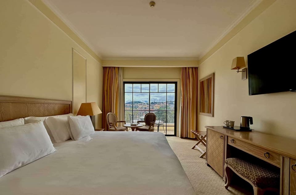 Double Room | Minibar, in-room safe, desk, blackout drapes