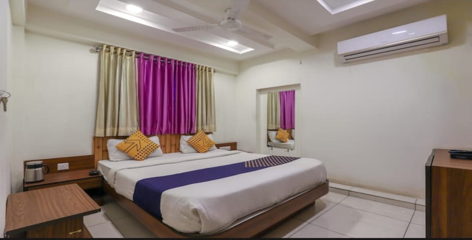 Deluxe Double Room | Desk, free WiFi, bed sheets