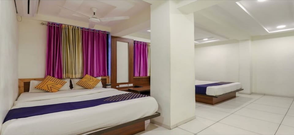 Deluxe Double Room | Desk, free WiFi, bed sheets