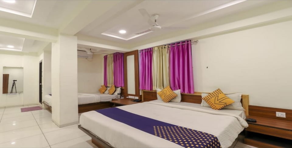 Deluxe Double Room | Desk, free WiFi, bed sheets