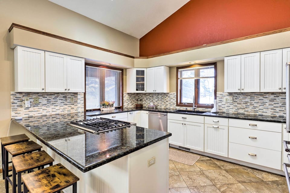 Kitchen | Cooking Basics | Breakfast Bar | Coffee Maker | Blender & Toaster
