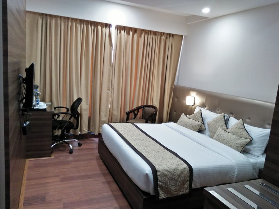 Premium Room | Egyptian cotton sheets, premium bedding, in-room safe, soundproofing
