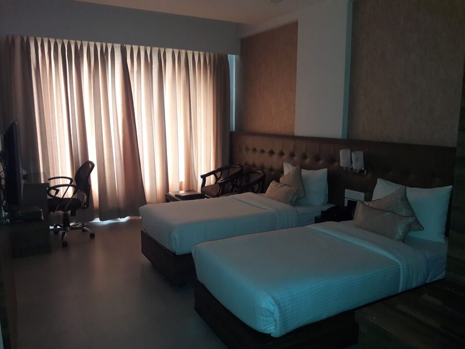 Executive Double or Twin Room | Egyptian cotton sheets, premium bedding, in-room safe, soundproofing