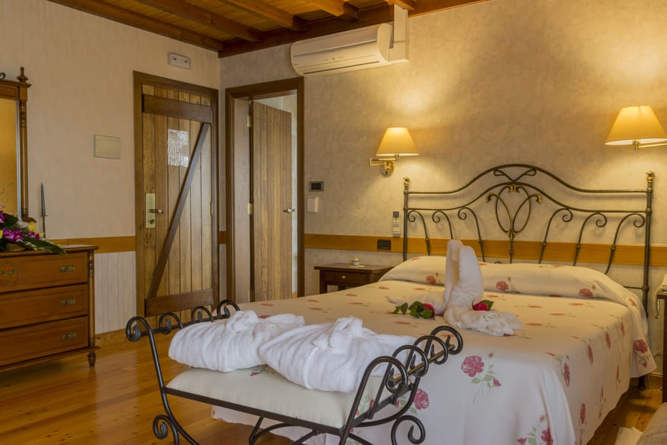 Standard Double Room | Premium bedding, minibar, desk, blackout drapes