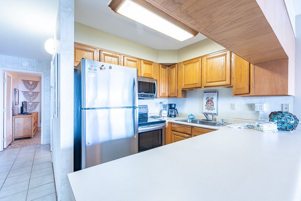 Lots of counter prep space for cooking