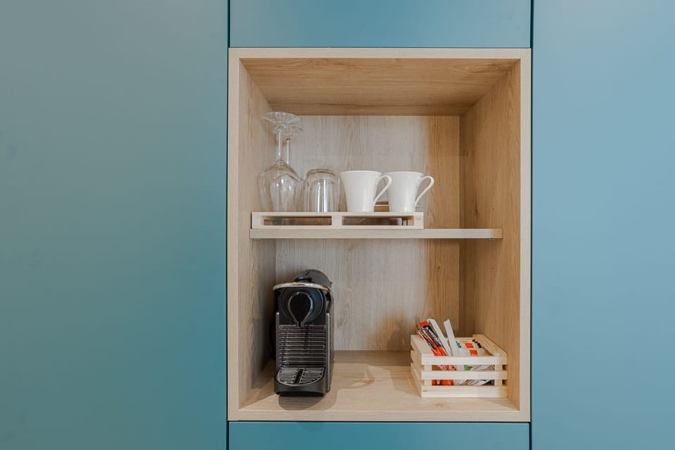 Deluxe Room, 1 King Bed | Coffee and/or coffee maker