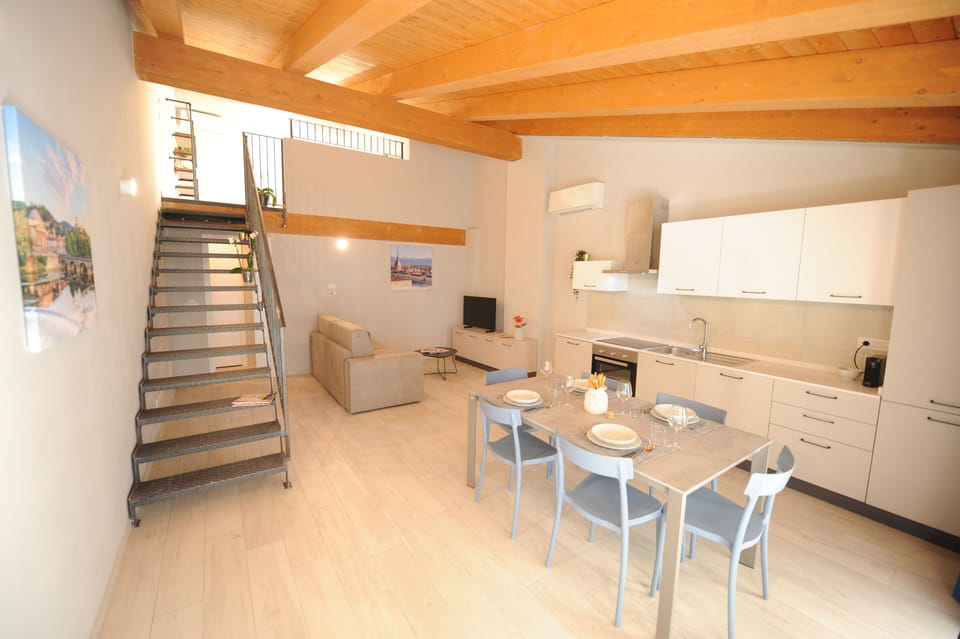 Loft, 2 Bedrooms, Terrace, Courtyard View | Living area | Smart TV
