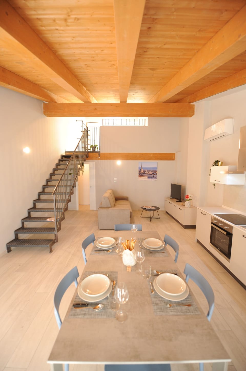 Loft, 2 Bedrooms, Terrace, Courtyard View | Living area | Smart TV