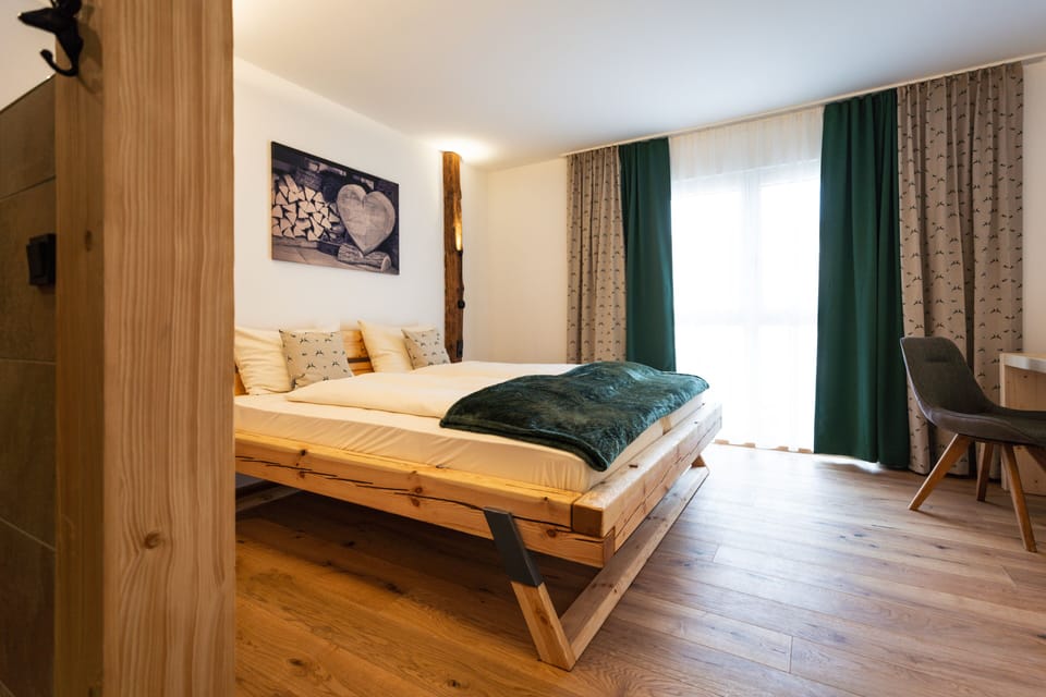 Hypo-allergenic bedding, desk, soundproofing, free WiFi