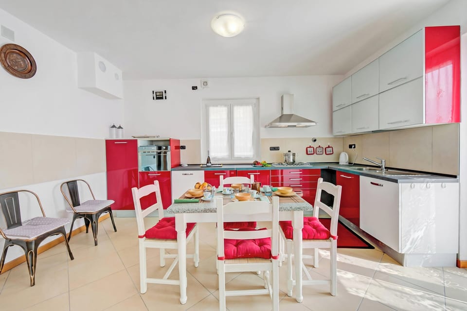 Family House, 2 Bedrooms, Microwave, Mountainside (Il Giardino In Montagna Family) | Private kitchen