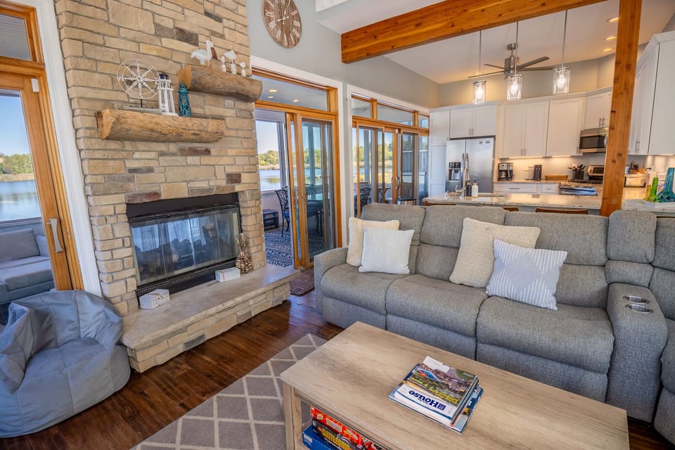 Main Level | Living Room