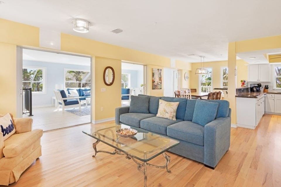 House, 5 Bedrooms | Living area