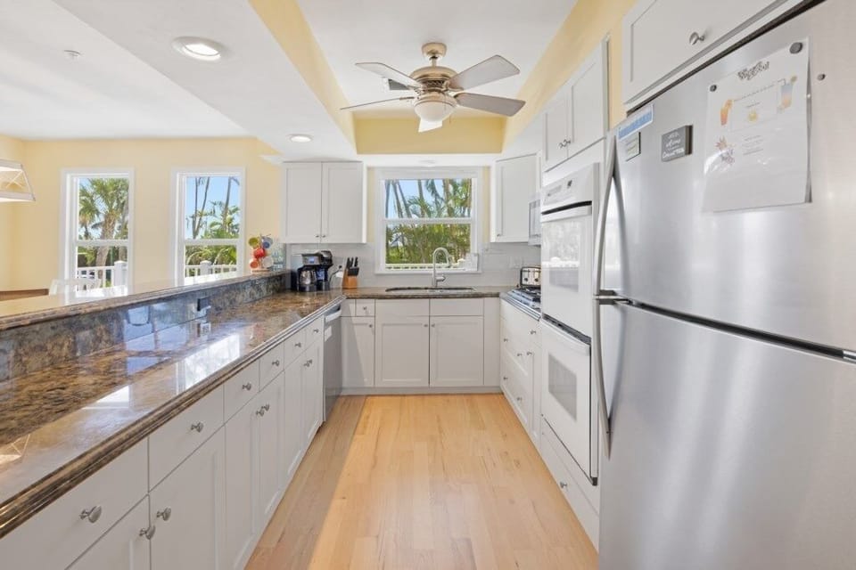 House, 5 Bedrooms | Private kitchen