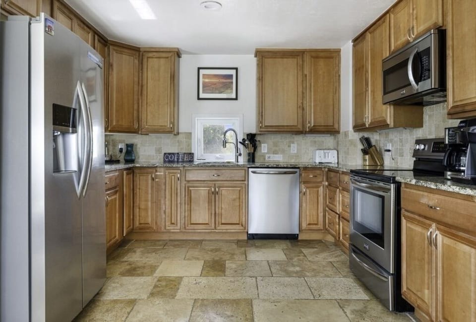 House, 4 Bedrooms | Private kitchen