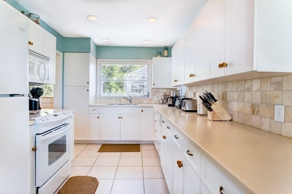 House, 4 Bedrooms | Private kitchen