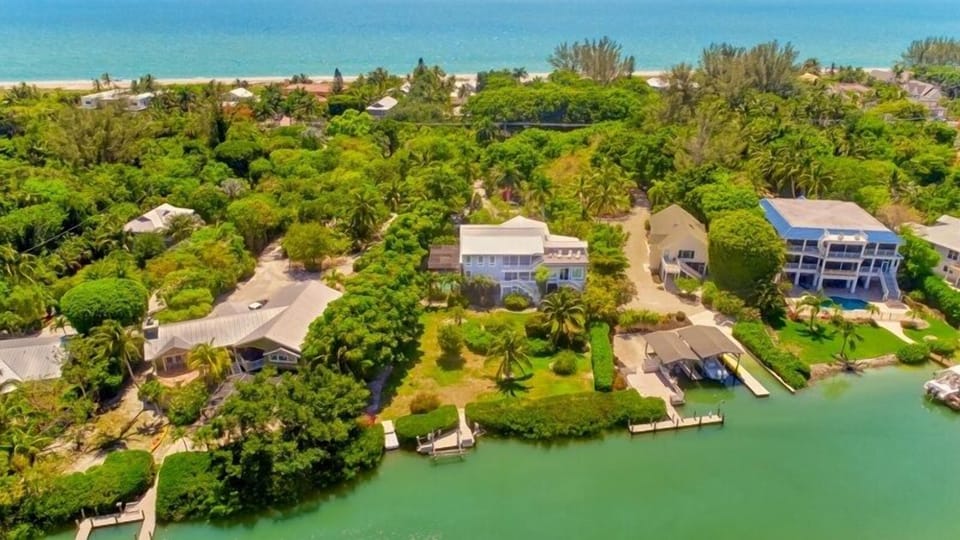 House, 5 Bedrooms | Exterior