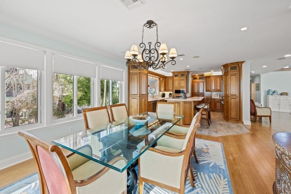 House, 5 Bedrooms | Dining