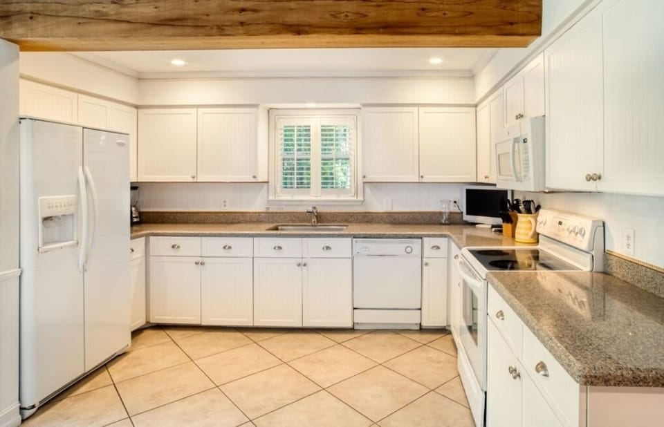 House, 3 Bedrooms | Private kitchen