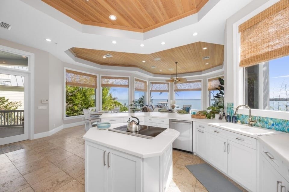 House, 5 Bedrooms | Private kitchen